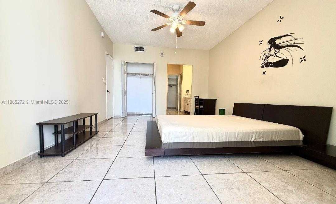 Small Image of 1817 SOUTH OCEAN DR #PH27, Hallandale Beach Number 13