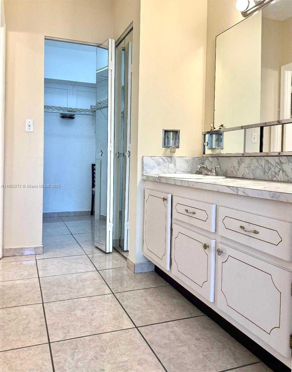 Small Image of 1817 SOUTH OCEAN DR #PH27, Hallandale Beach Number 16