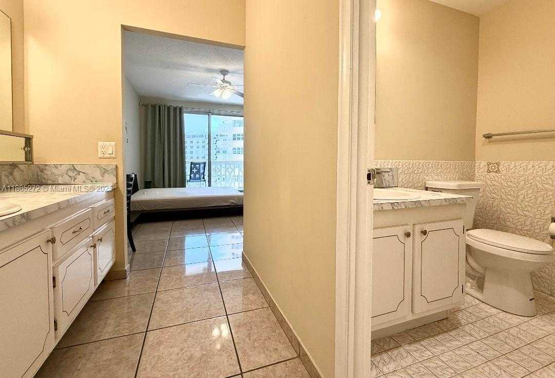 Small Image of 1817 SOUTH OCEAN DR #PH27, Hallandale Beach Number 18