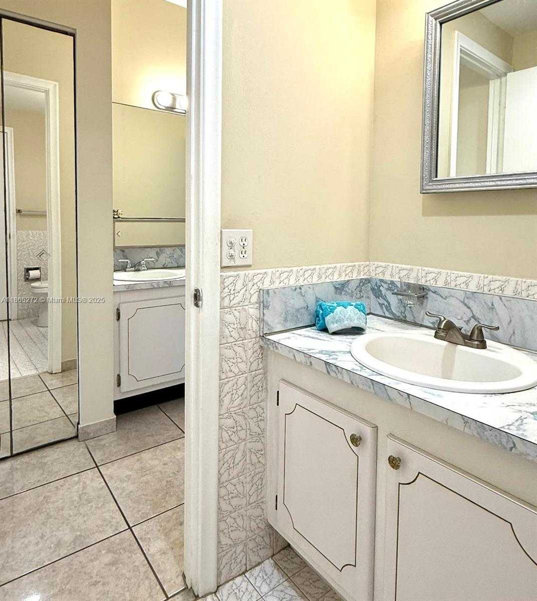 Small Image of 1817 SOUTH OCEAN DR #PH27, Hallandale Beach Number 19