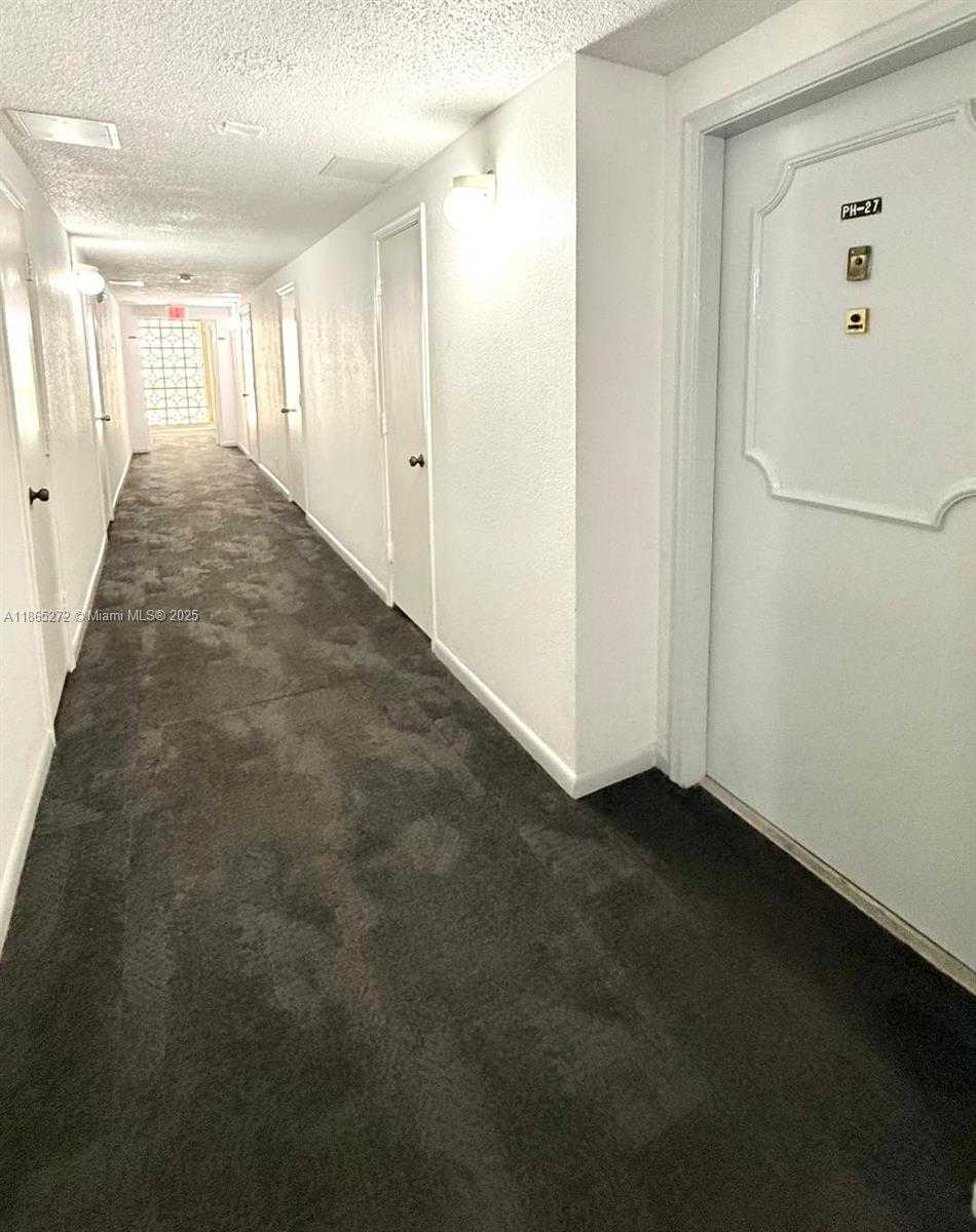 Small Image of 1817 SOUTH OCEAN DR #PH27, Hallandale Beach Number 26
