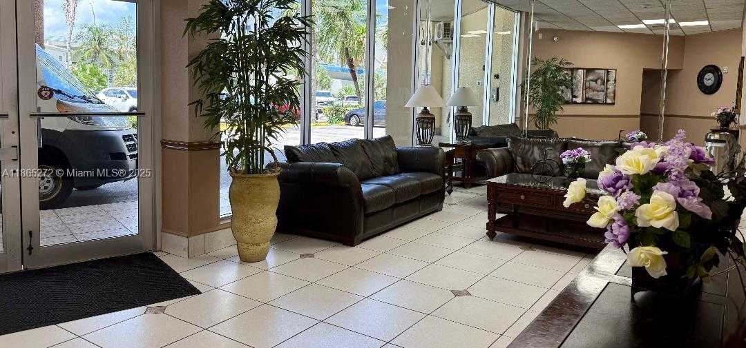 Small Image of 1817 SOUTH OCEAN DR #PH27, Hallandale Beach Number 29