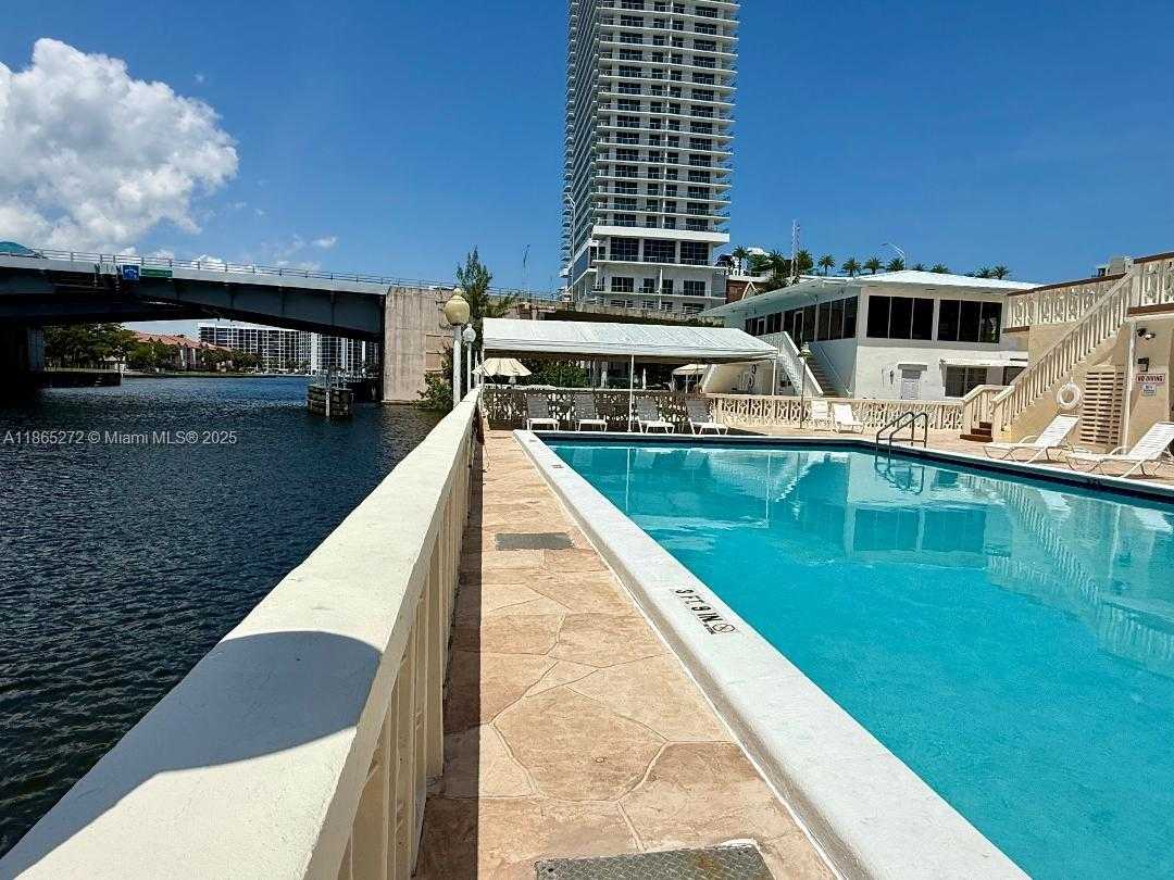 Small Image of 1817 SOUTH OCEAN DR #PH27, Hallandale Beach Number 34
