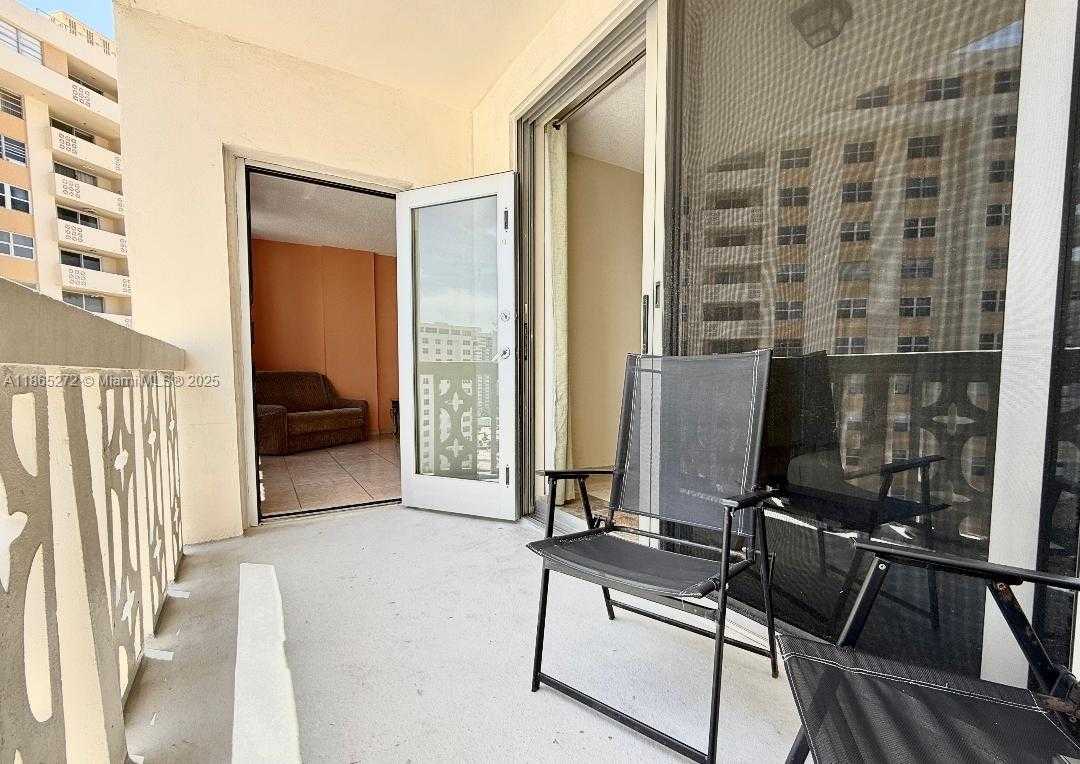 Small Image of 1817 SOUTH OCEAN DR #PH27, Hallandale Beach Number 4