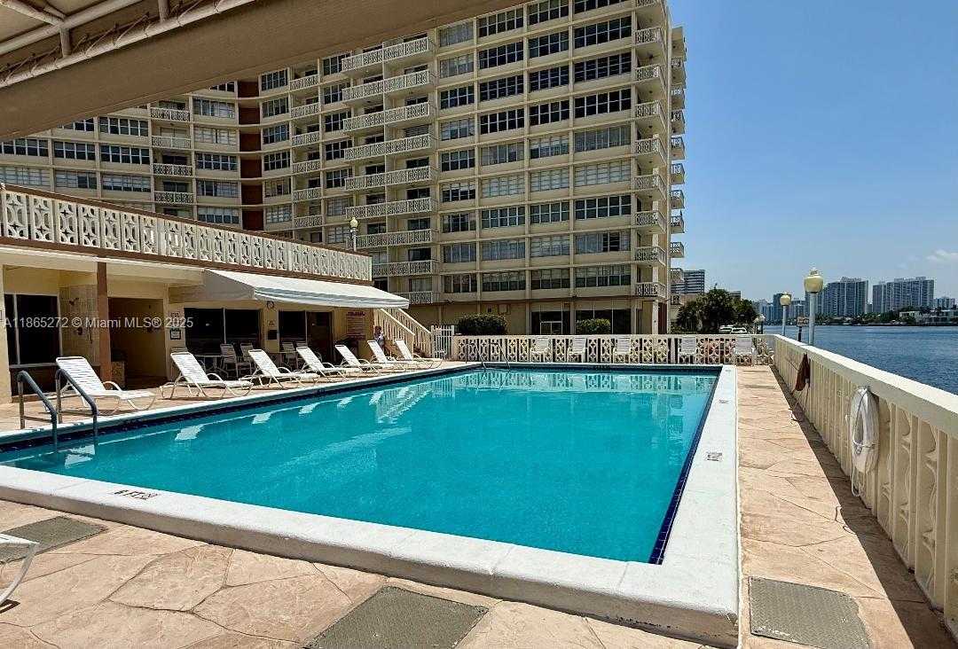 Small Image of 1817 SOUTH OCEAN DR #PH27, Hallandale Beach Number 40