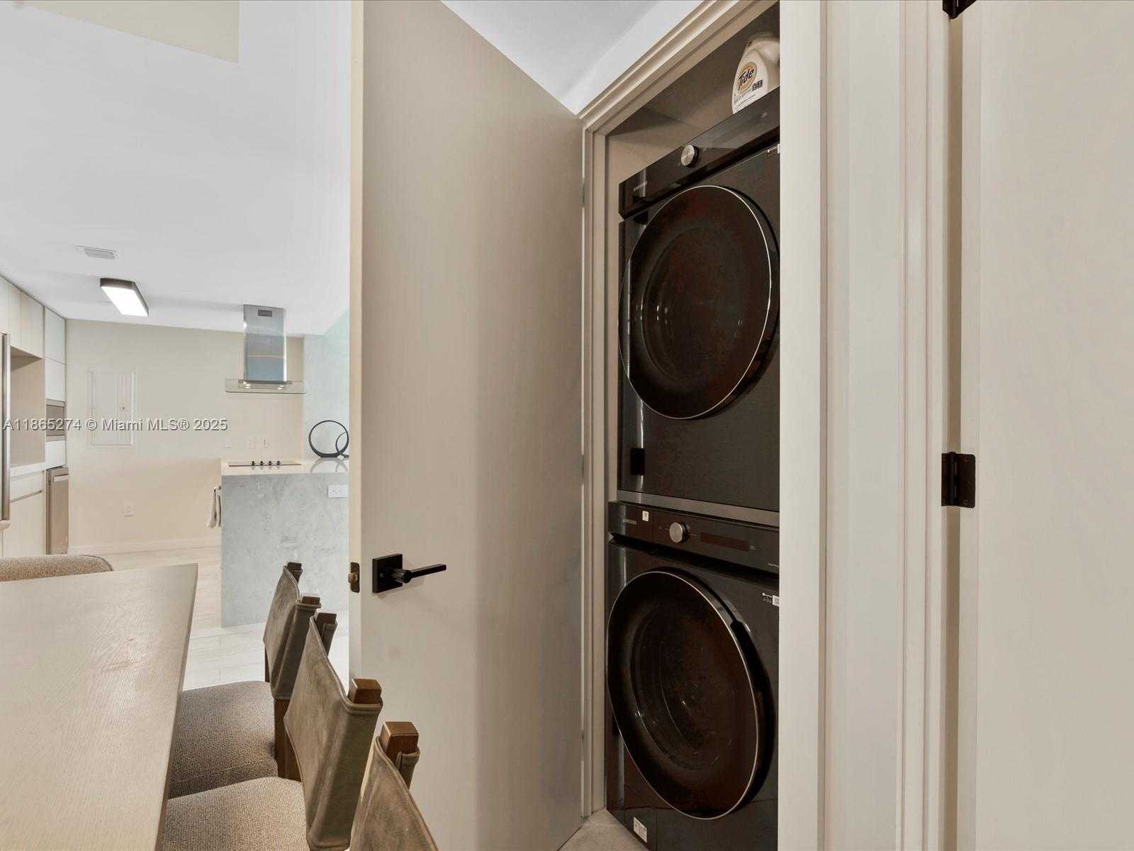 Small Image of 465 BRICKELL AVE #4905, Miami Number 17