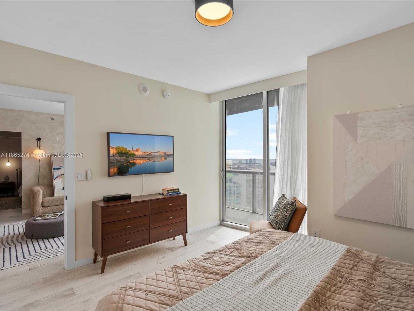 Small Image of 465 BRICKELL AVE #4905, Miami Number 20