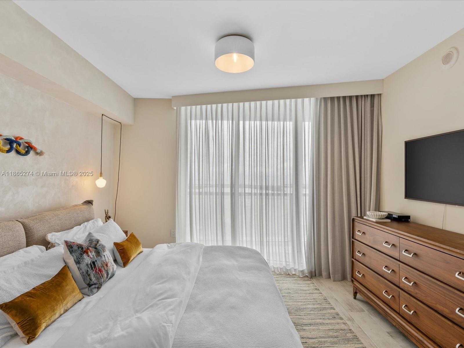 Small Image of 465 BRICKELL AVE #4905, Miami Number 27