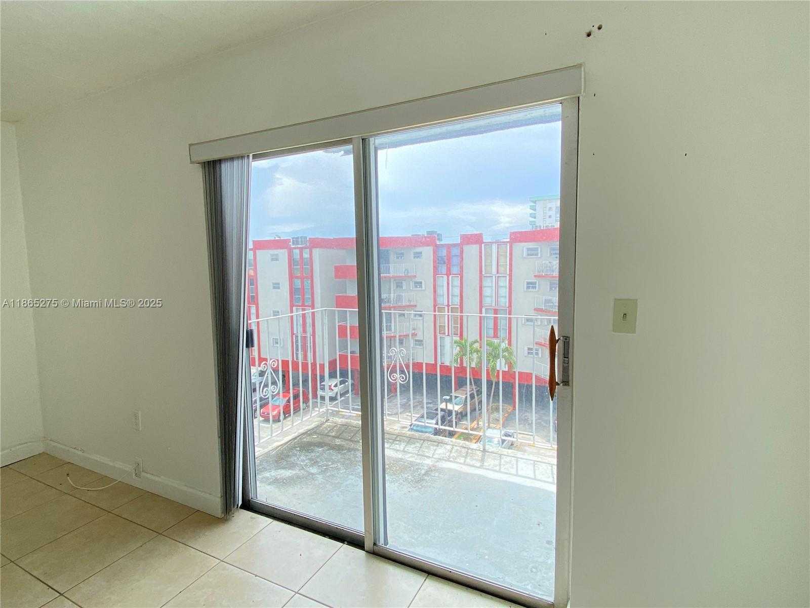 Small Image of 1655 WEST 44TH PL #511, Hialeah Number 11