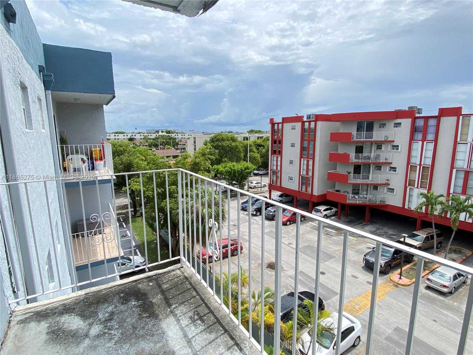 Small Image of 1655 WEST 44TH PL #511, Hialeah Number 12