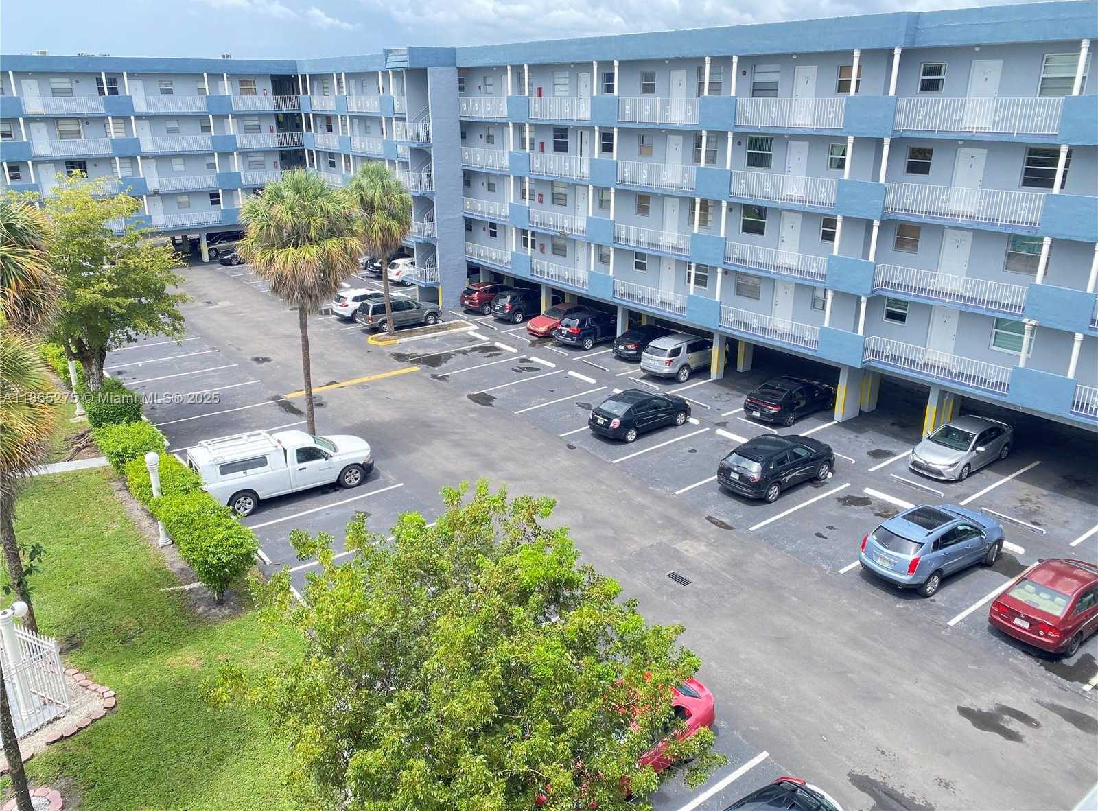 Small Image of 1655 WEST 44TH PL #511, Hialeah Number 2