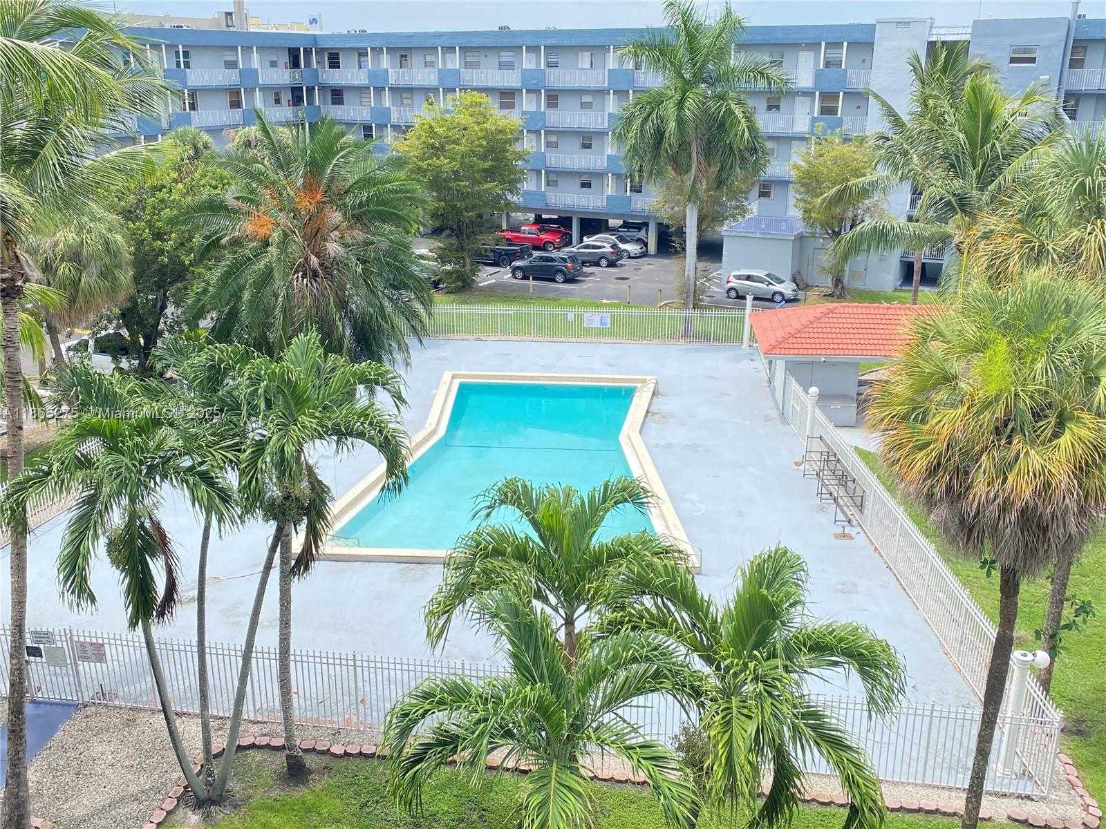 Small Image of 1655 WEST 44TH PL #511, Hialeah Number 3