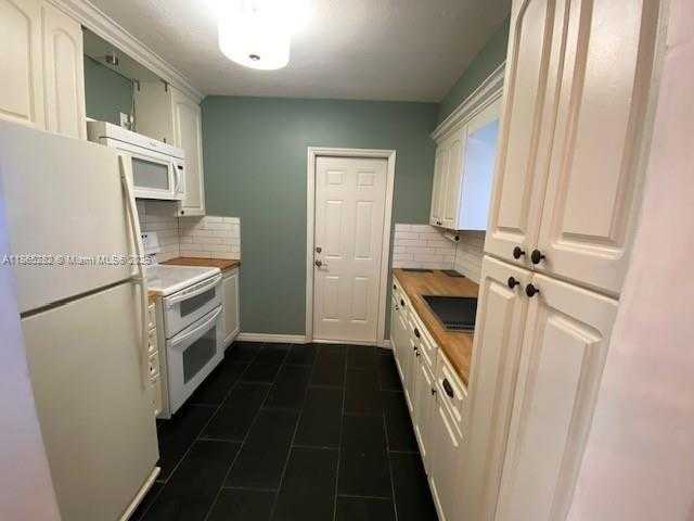 Small Image of 3031 SOUTH WEST 4TH ST, Miami Number 3