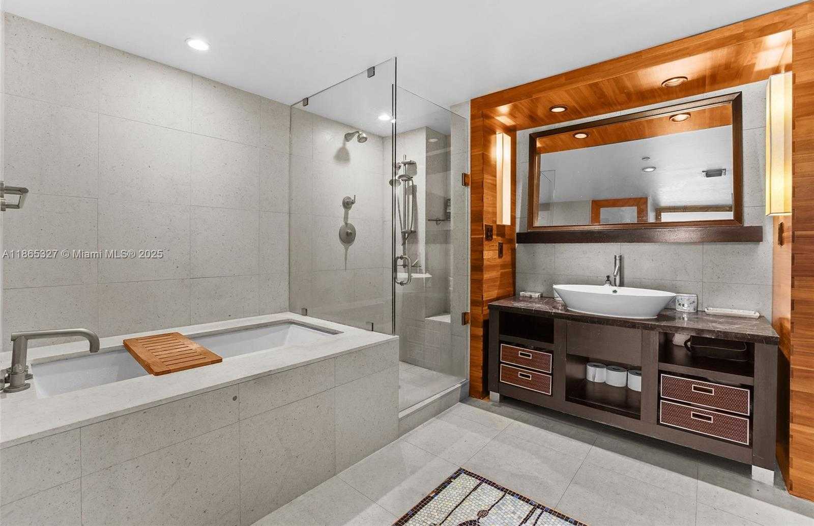 Small Image of 6801 COLLINS AVE #815, Miami Beach Number 5