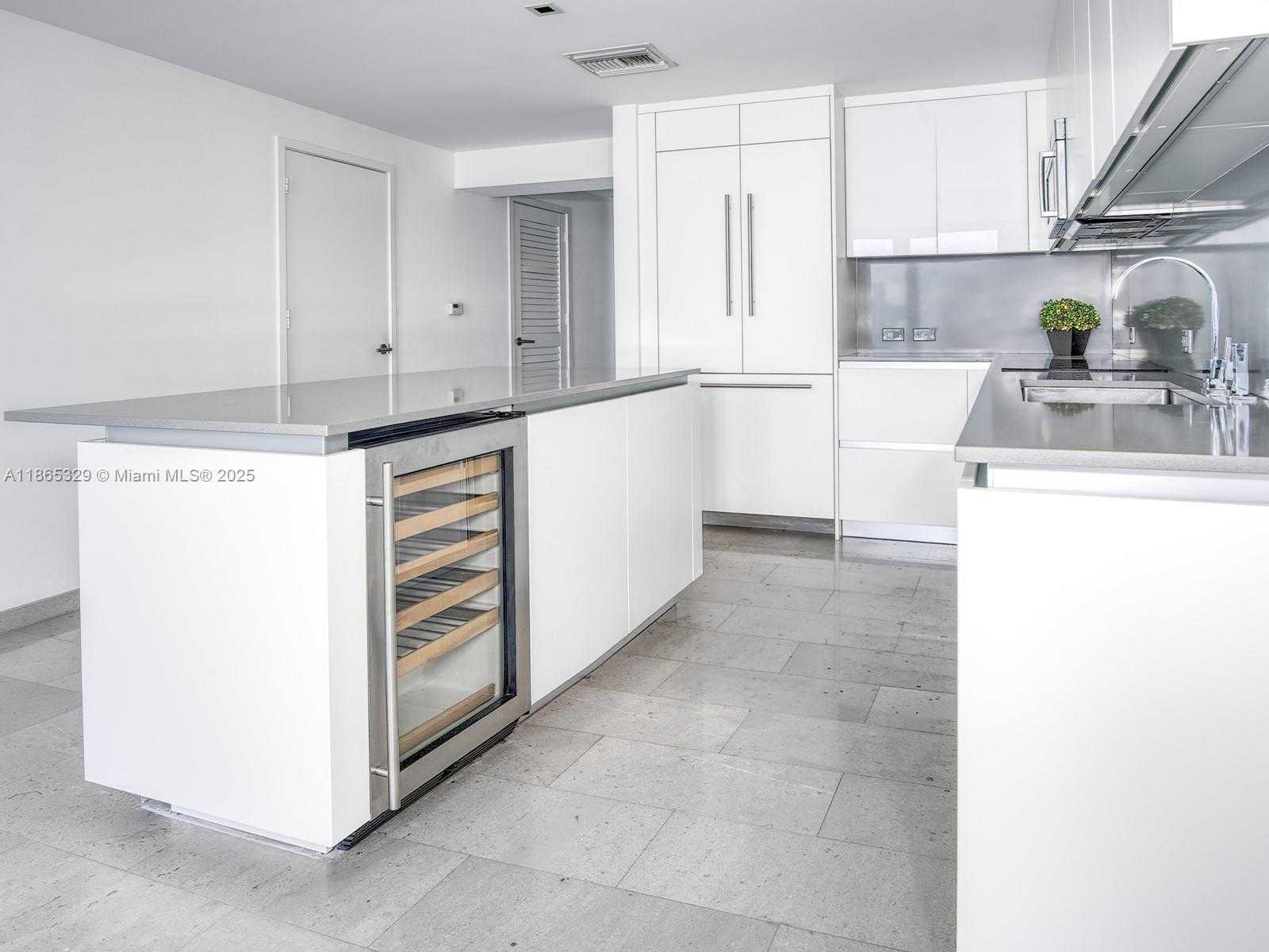 Small Image of 68 SOUTH EAST 6TH ST #3705, Miami Number 10
