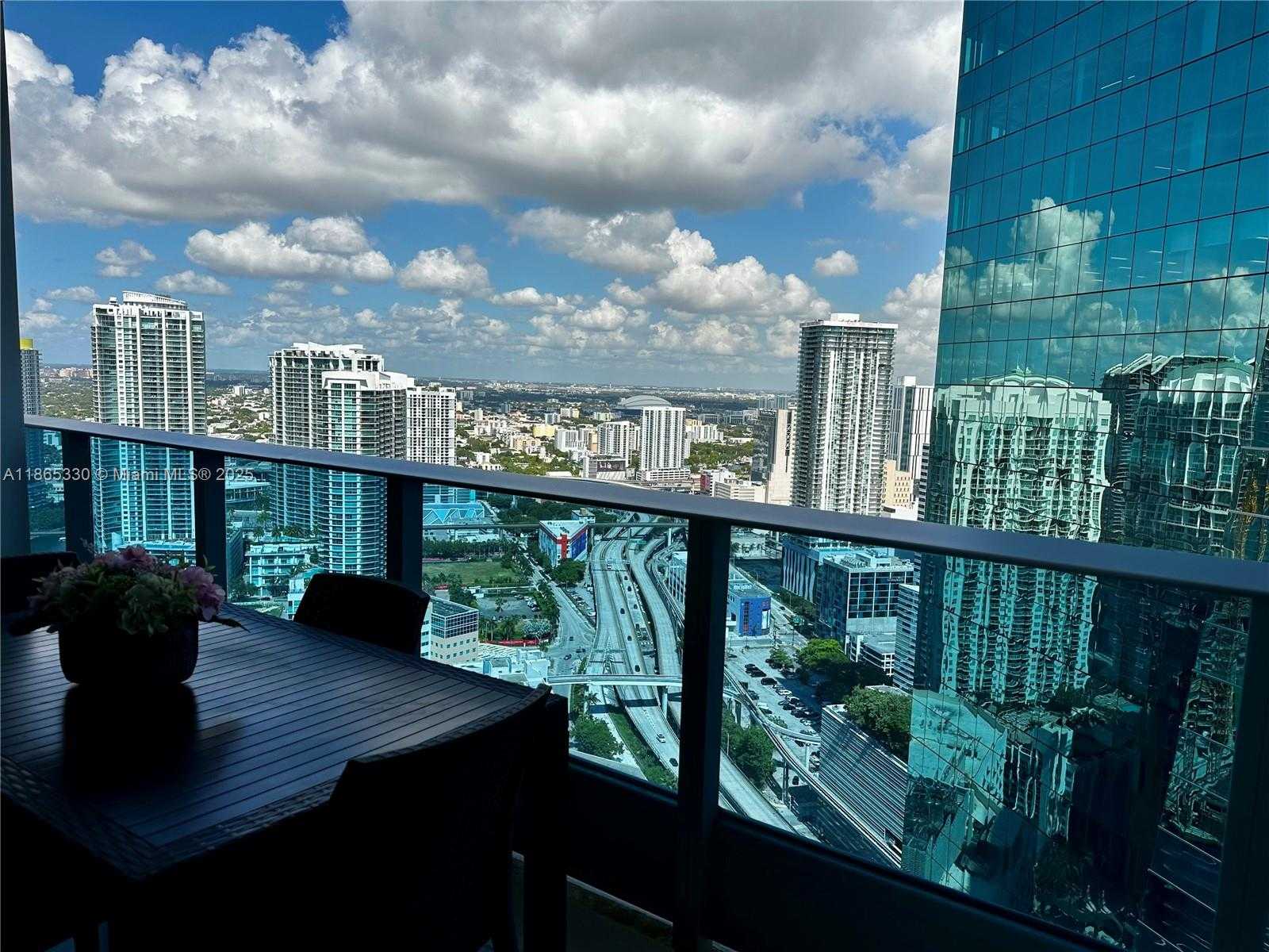 Small Image of 200 BISCAYNE BOULEVARD WAY #4413, Miami Number 2