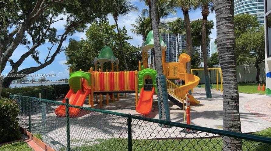 Small Image of 1915 BRICKELL AVE #C706, Miami Number 10