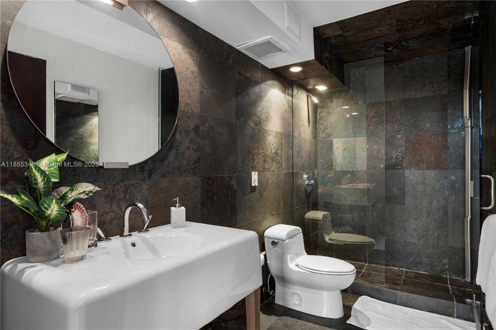 Small Image of 801 NORTH VENETIAN DR #504, Miami Number 11