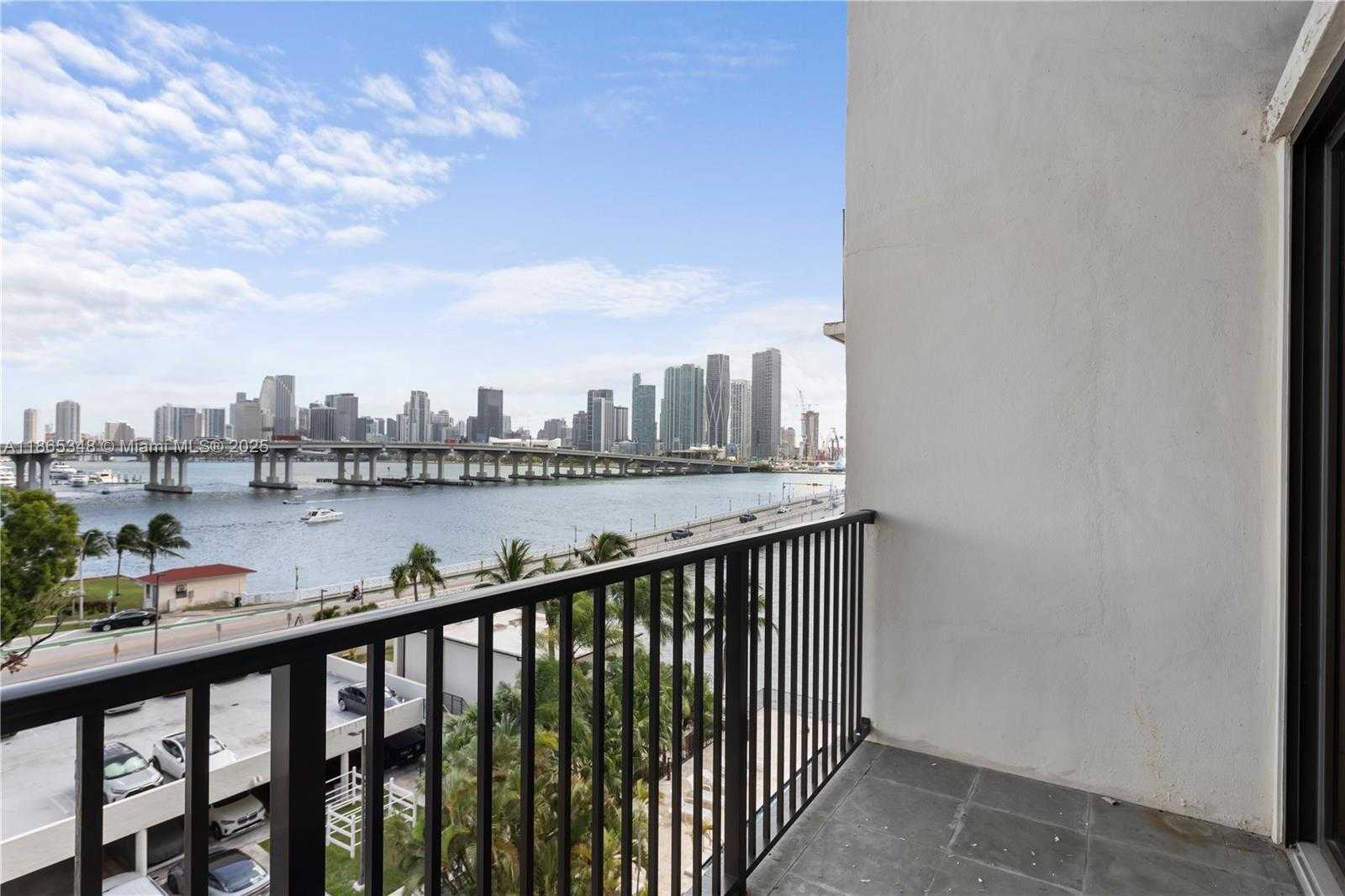 Small Image of 801 NORTH VENETIAN DR #504, Miami Number 12