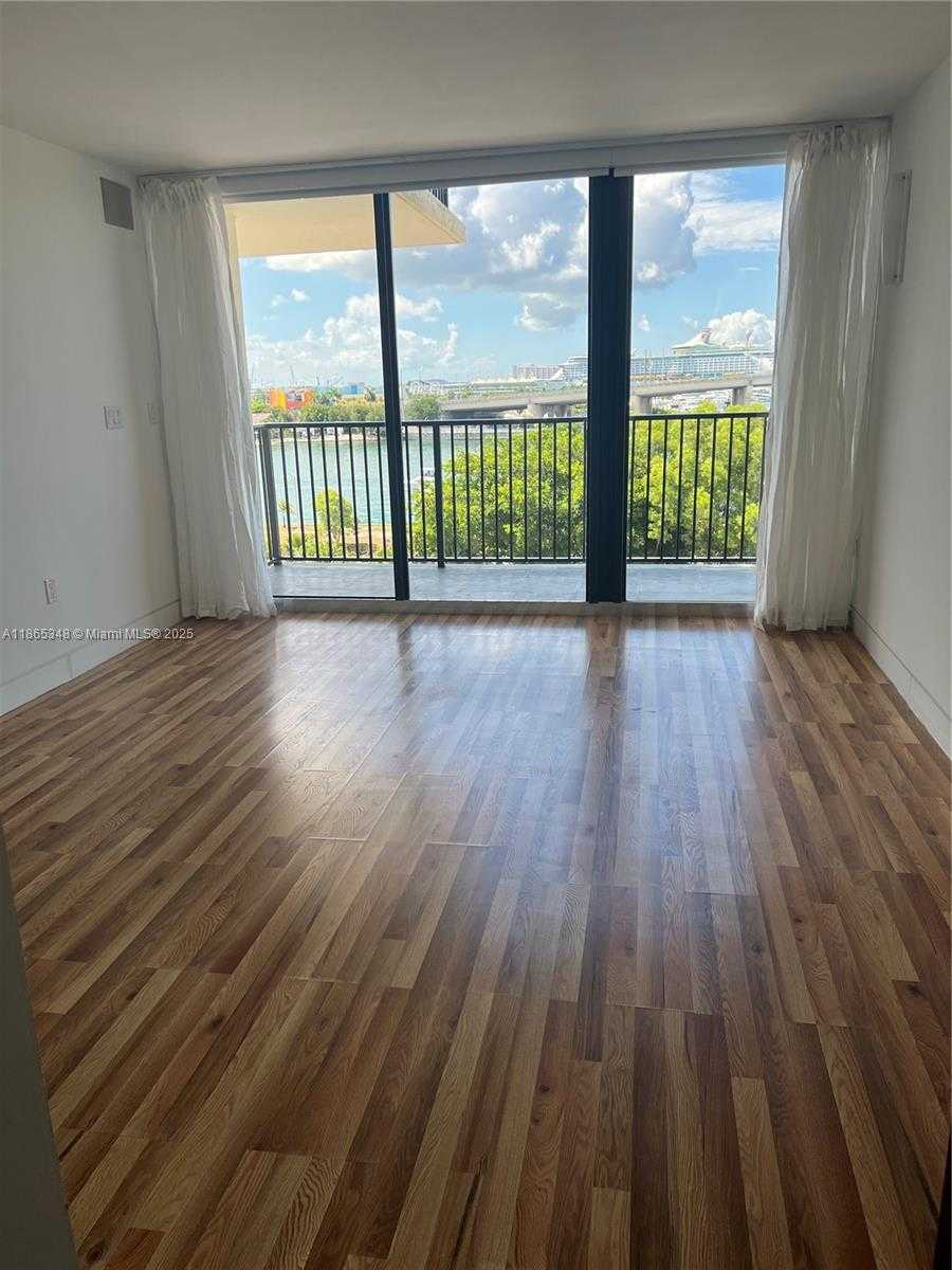 Small Image of 801 NORTH VENETIAN DR #504, Miami Number 17