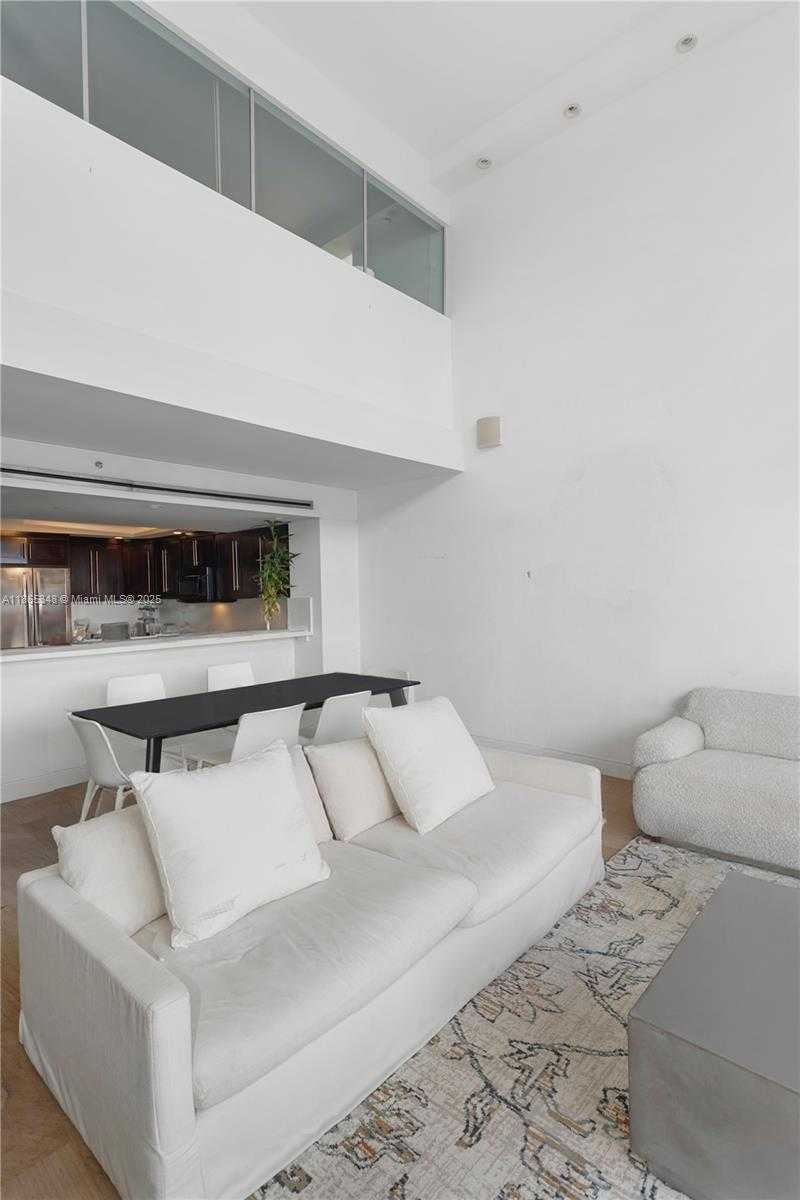 Small Image of 801 NORTH VENETIAN DR #504, Miami Number 2