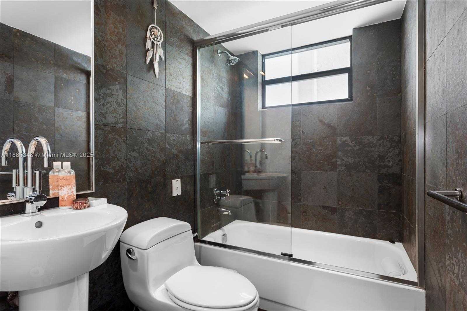 Small Image of 801 NORTH VENETIAN DR #504, Miami Number 24