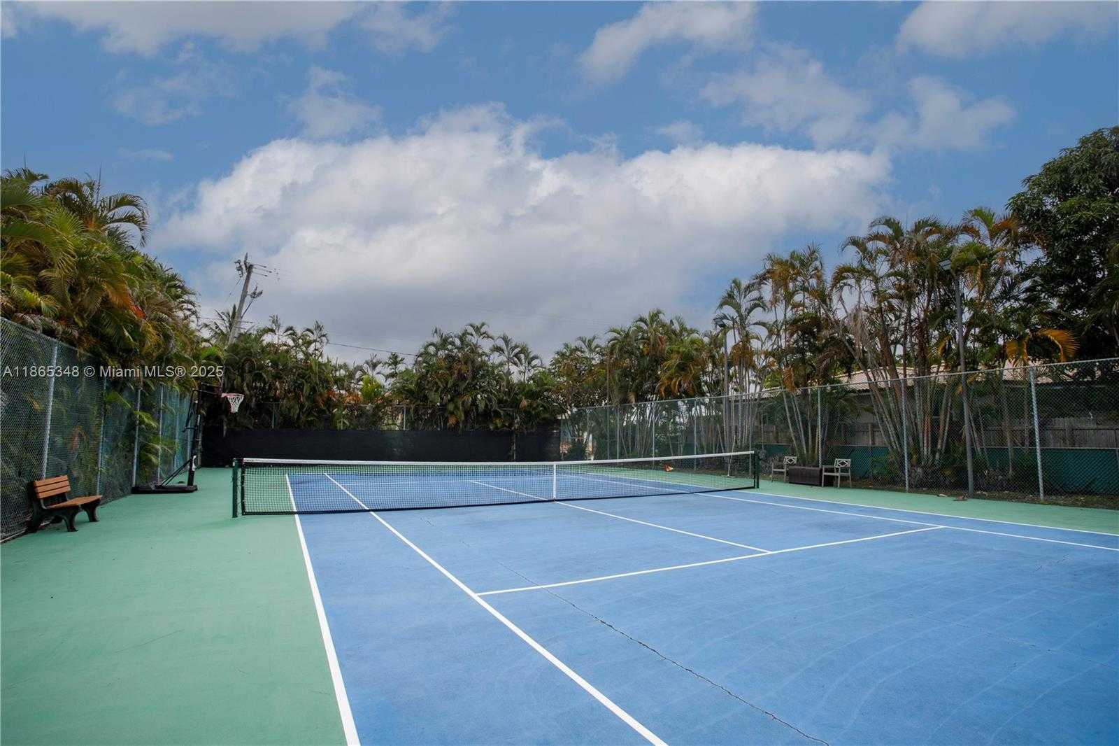 Small Image of 801 NORTH VENETIAN DR #504, Miami Number 27