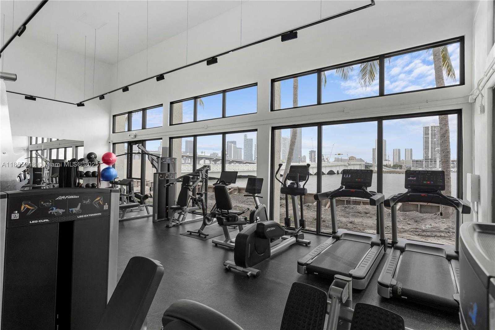 Small Image of 801 NORTH VENETIAN DR #504, Miami Number 30