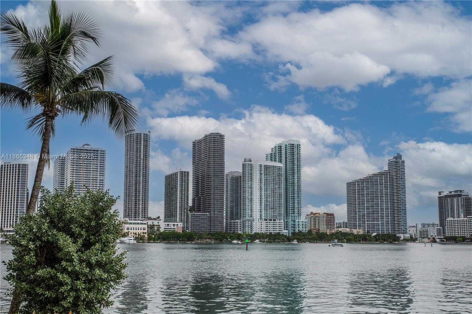 Small Image of 801 NORTH VENETIAN DR #504, Miami Number 31