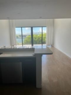 Small Image of 801 NORTH VENETIAN DR #504, Miami Number 4