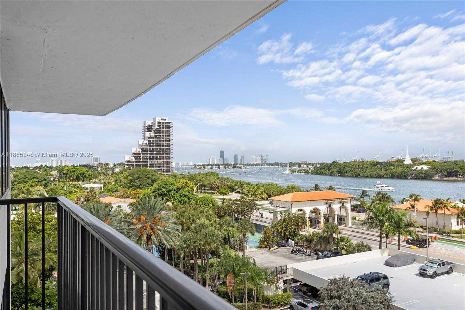 Small Image of 801 NORTH VENETIAN DR #504, Miami Number 7