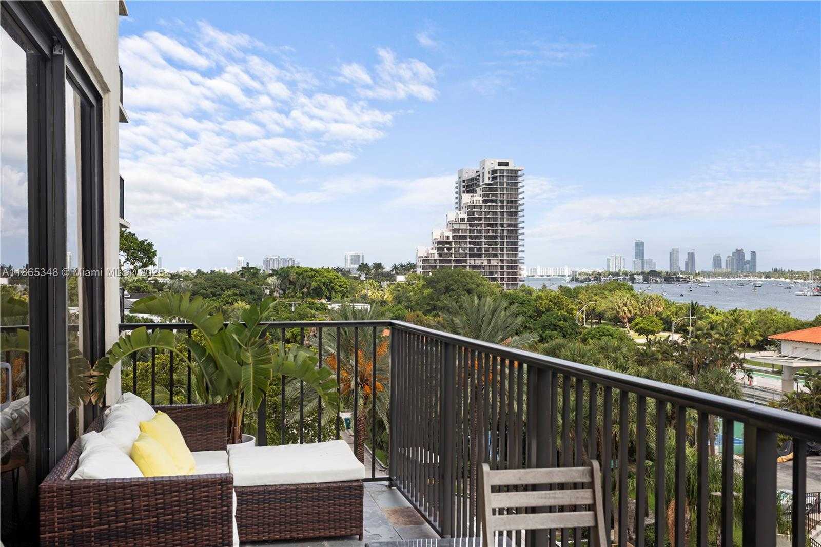 Small Image of 801 NORTH VENETIAN DR #504, Miami Number 9