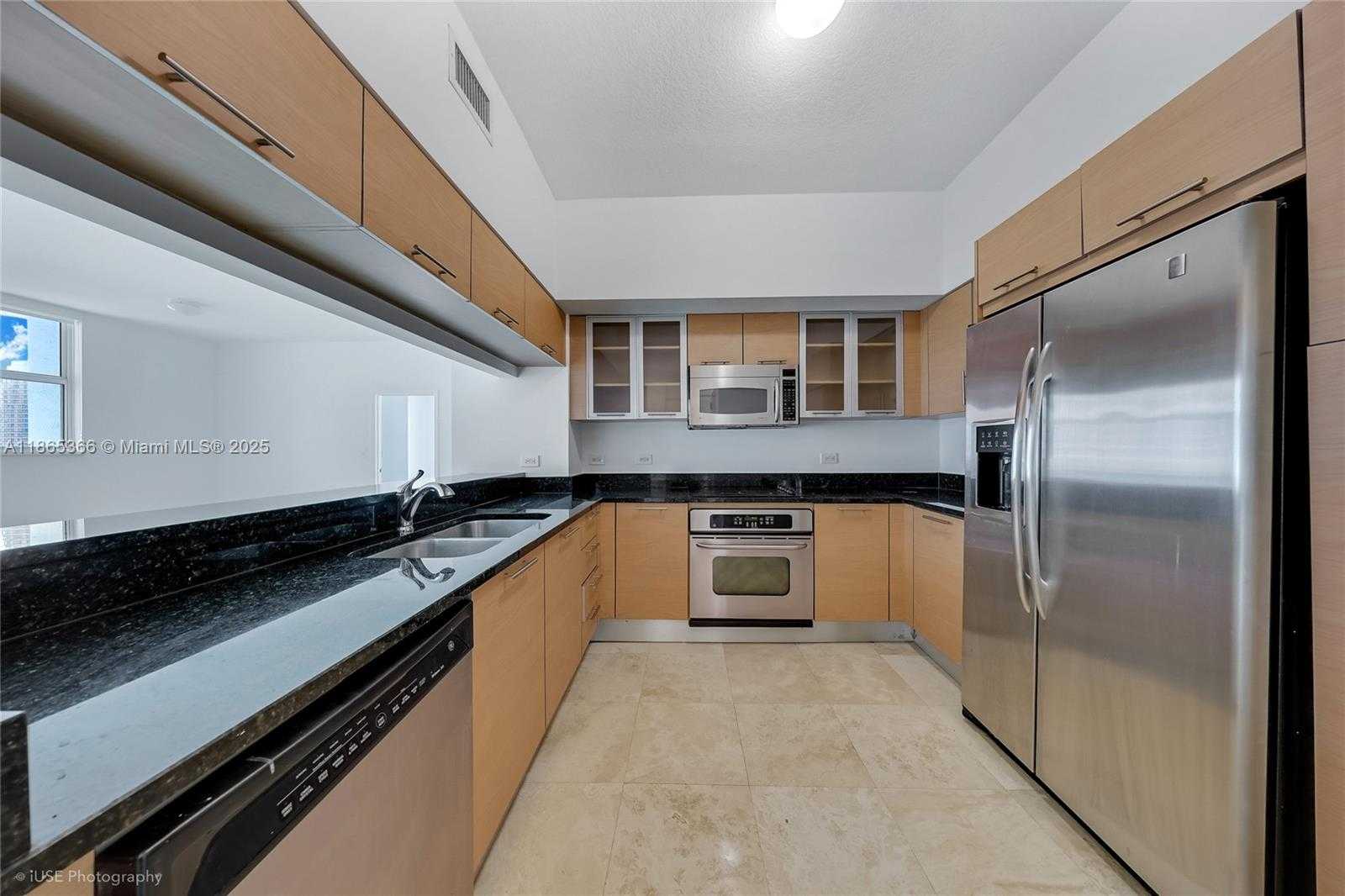 Small Image of 31 SOUTH EAST 5TH ST #3421, Miami Number 8