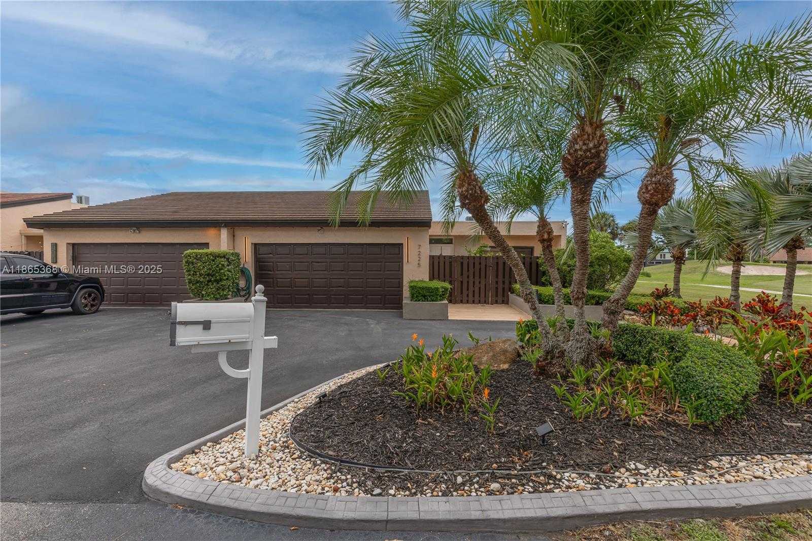 Small Image of 7225 COLDSTREAM DR #7225, Hialeah Number 2