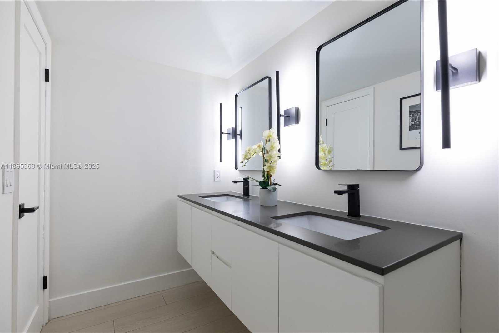 Small Image of 7225 COLDSTREAM DR #7225, Hialeah Number 31