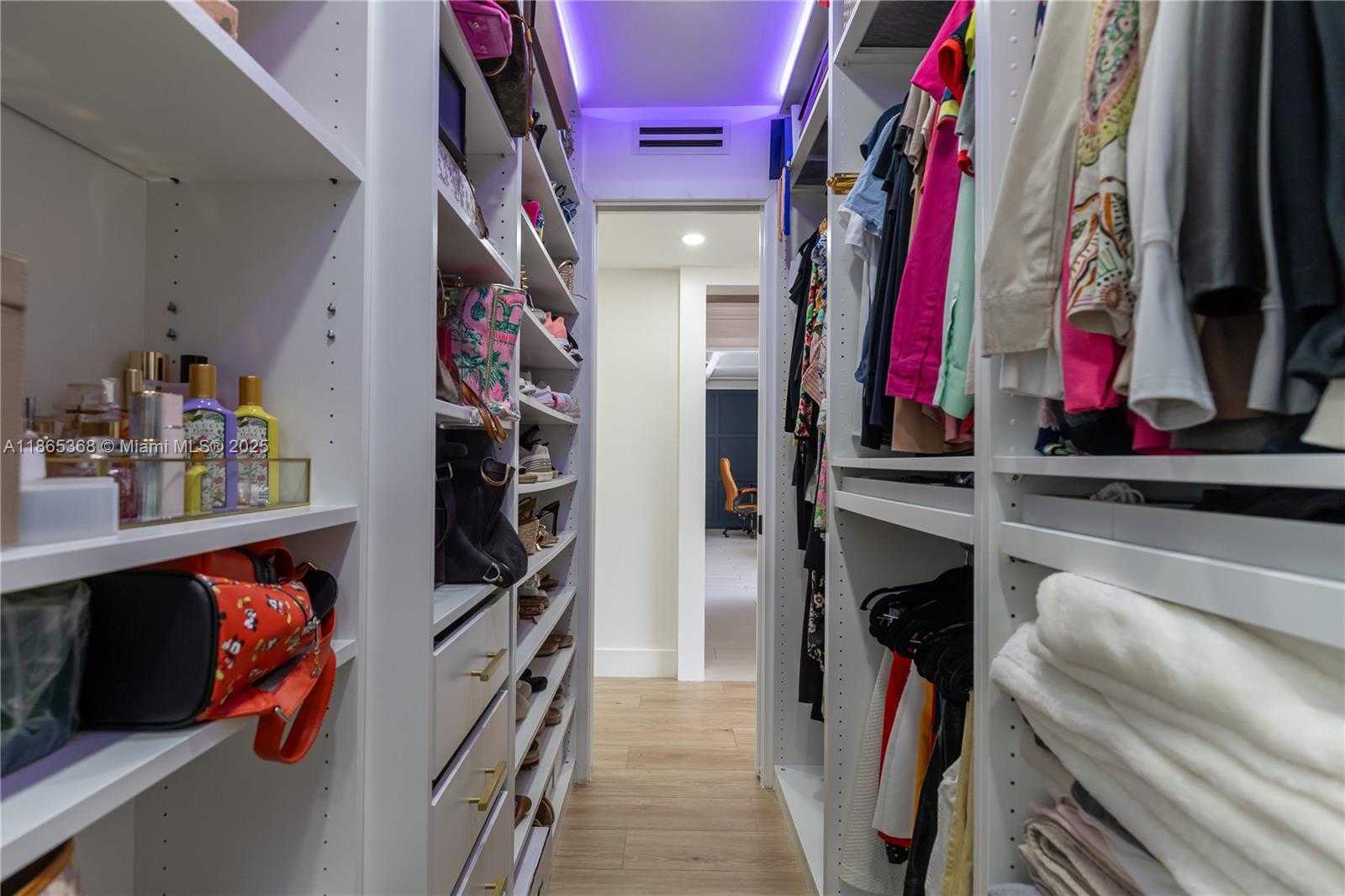 Small Image of 7225 COLDSTREAM DR #7225, Hialeah Number 38