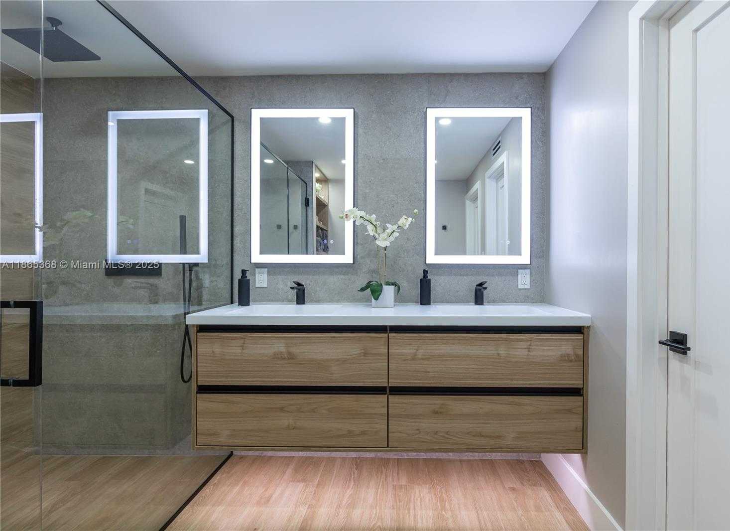Small Image of 7225 COLDSTREAM DR #7225, Hialeah Number 44
