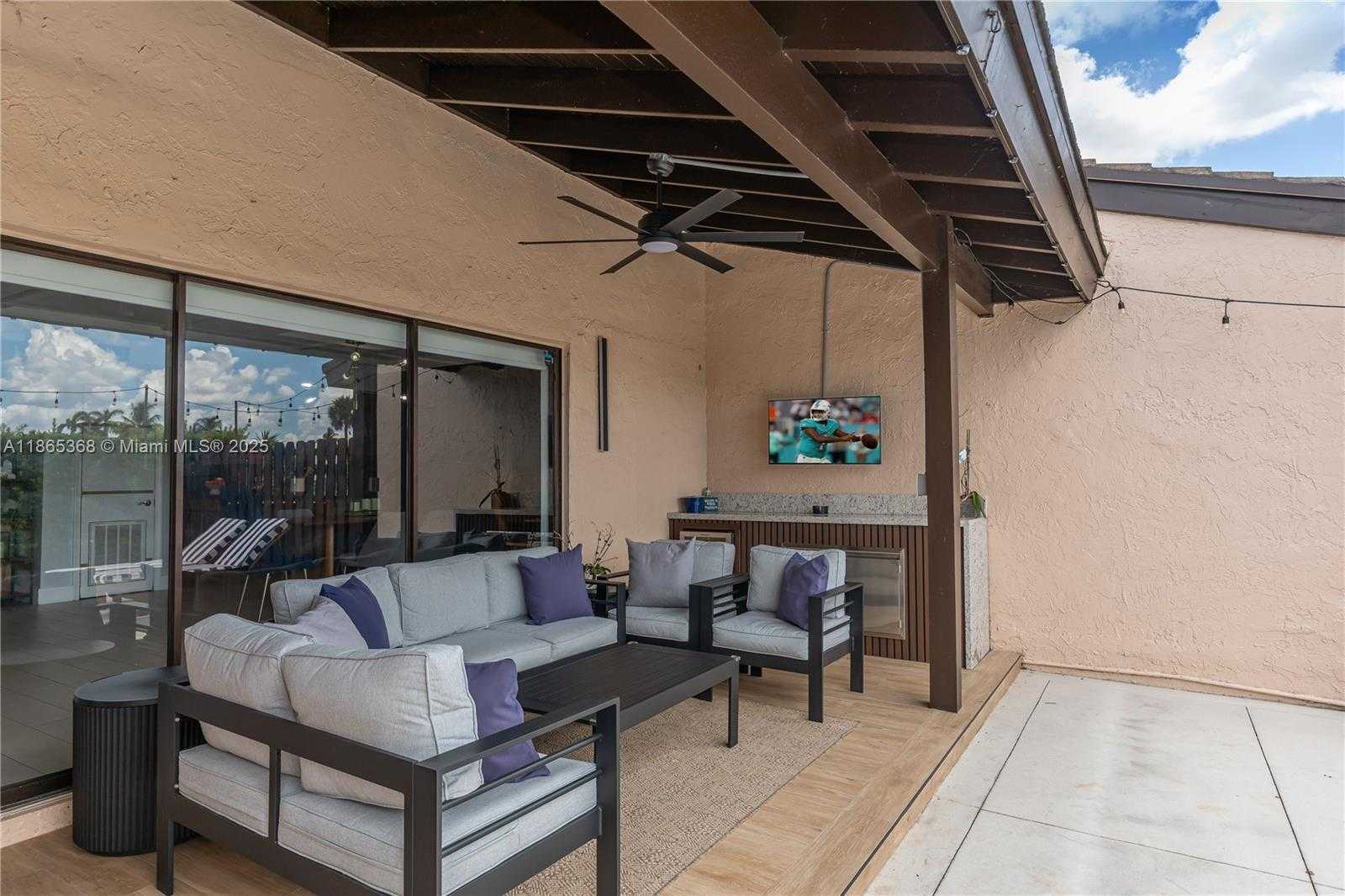 Small Image of 7225 COLDSTREAM DR #7225, Hialeah Number 46