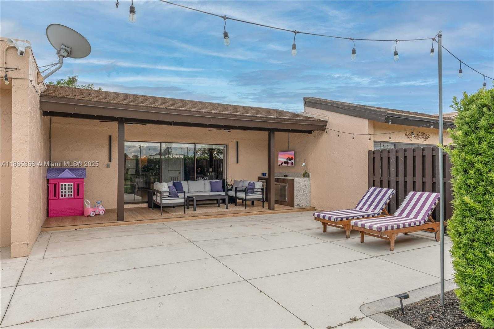 Small Image of 7225 COLDSTREAM DR #7225, Hialeah Number 51