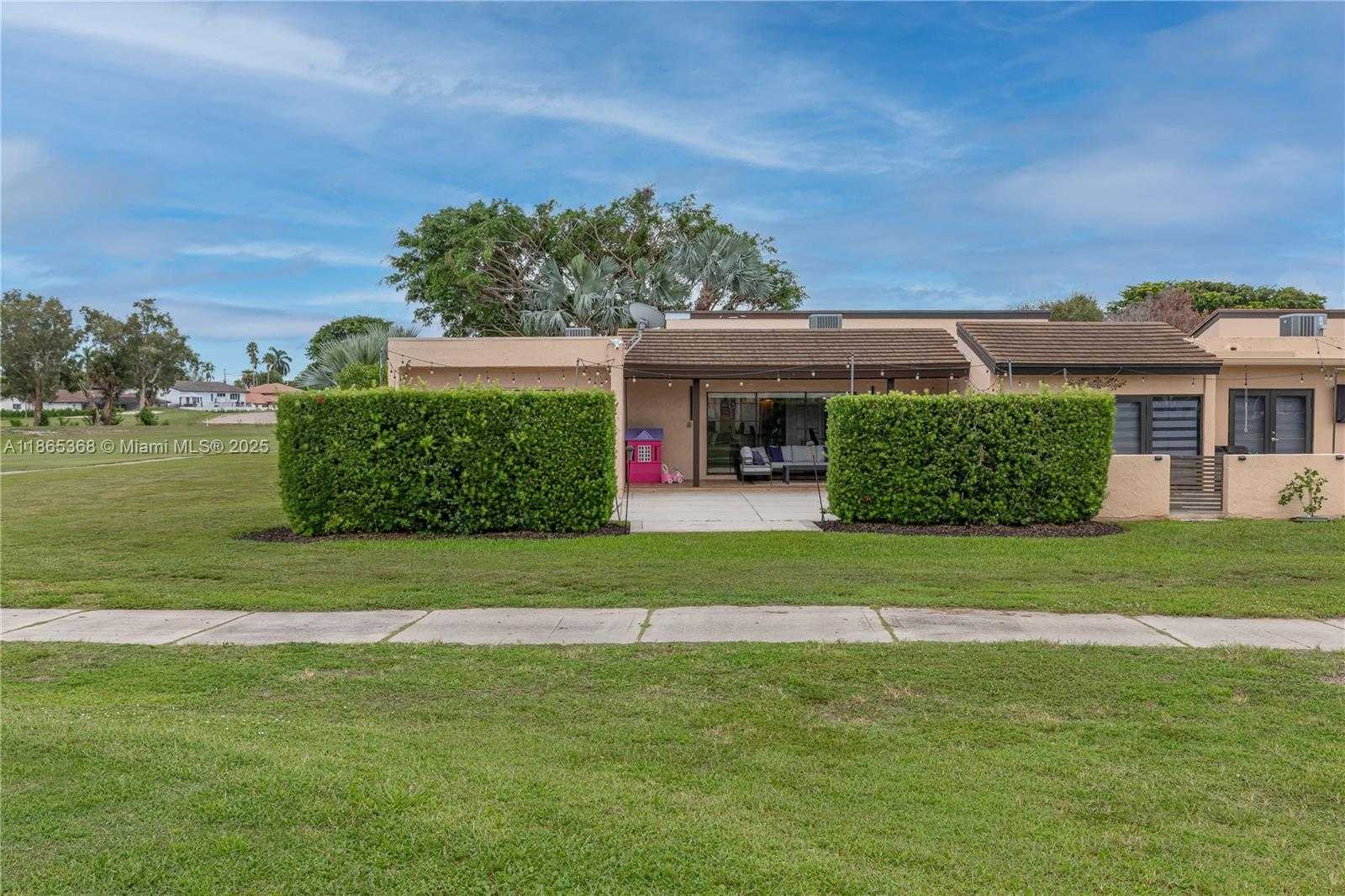 Small Image of 7225 COLDSTREAM DR #7225, Hialeah Number 52