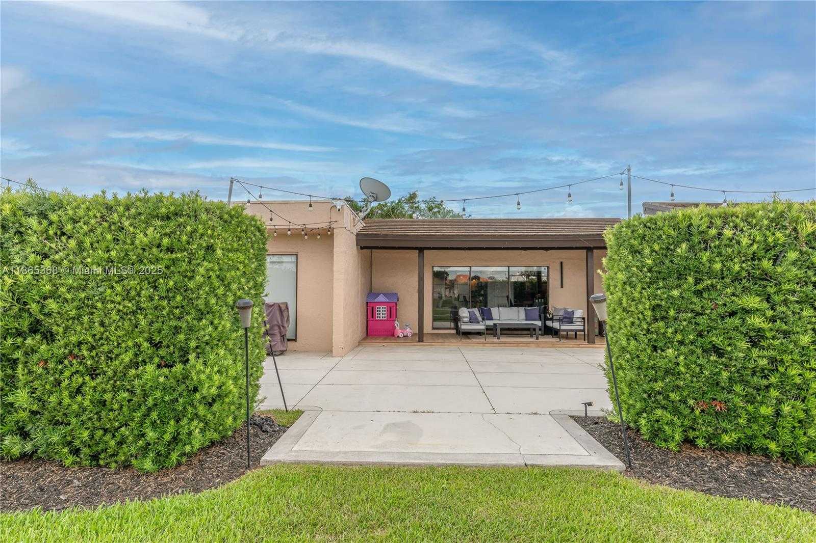 Small Image of 7225 COLDSTREAM DR #7225, Hialeah Number 53
