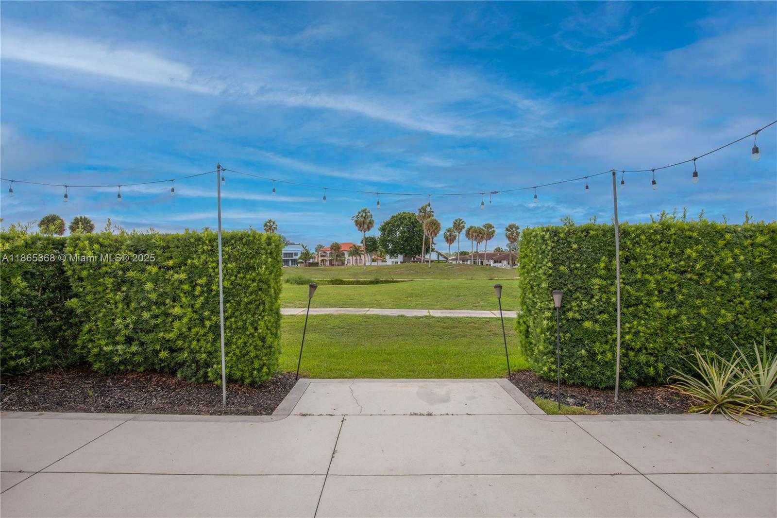Small Image of 7225 COLDSTREAM DR #7225, Hialeah Number 54