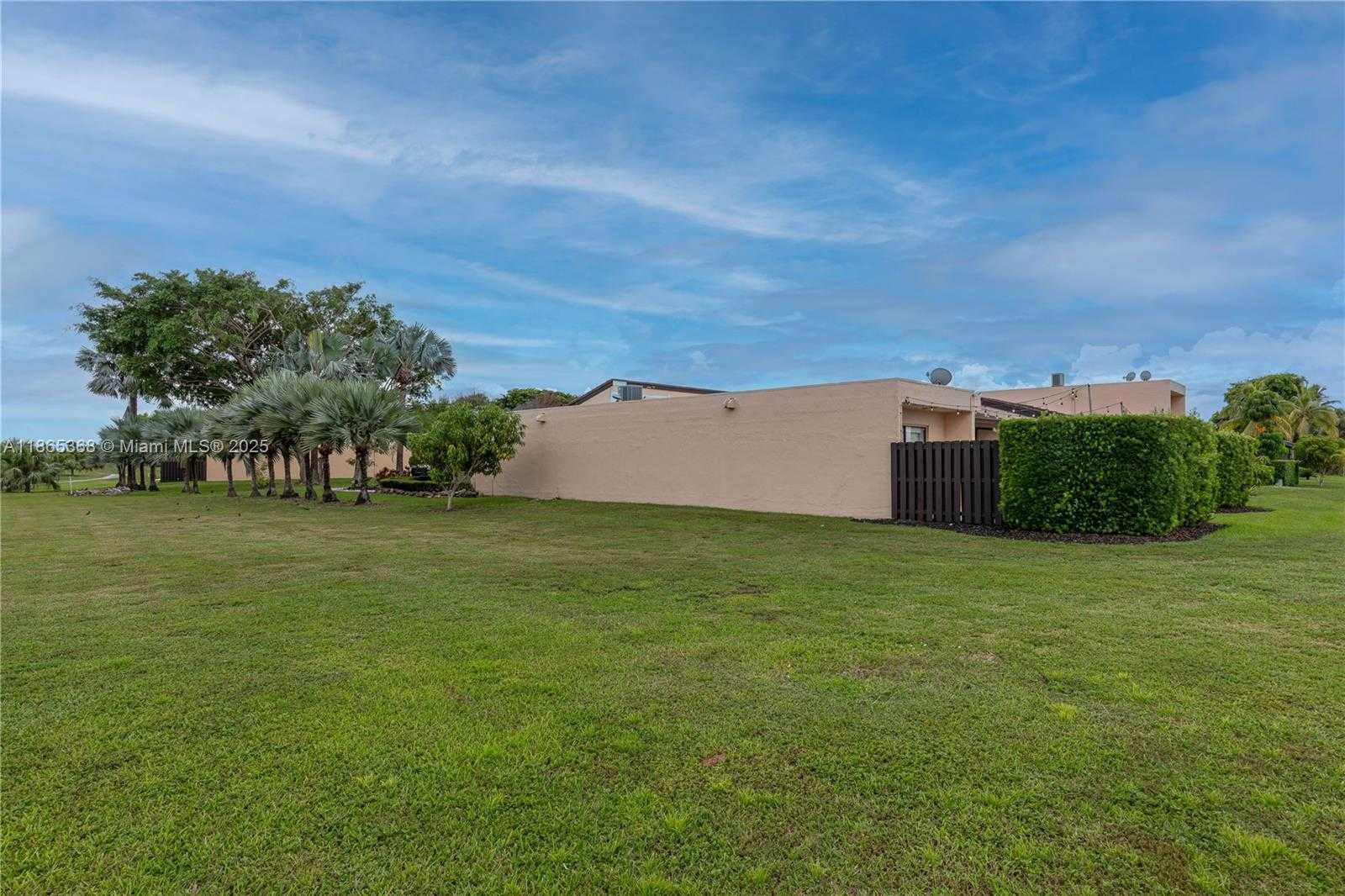 Small Image of 7225 COLDSTREAM DR #7225, Hialeah Number 55