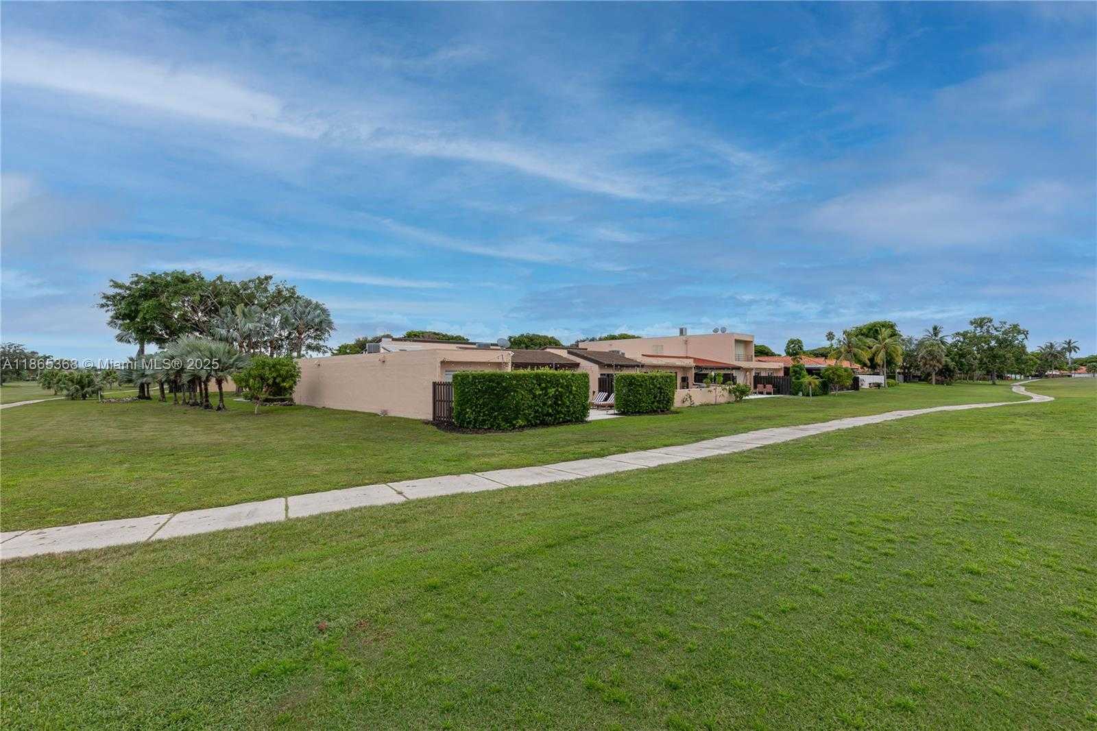 Small Image of 7225 COLDSTREAM DR #7225, Hialeah Number 58