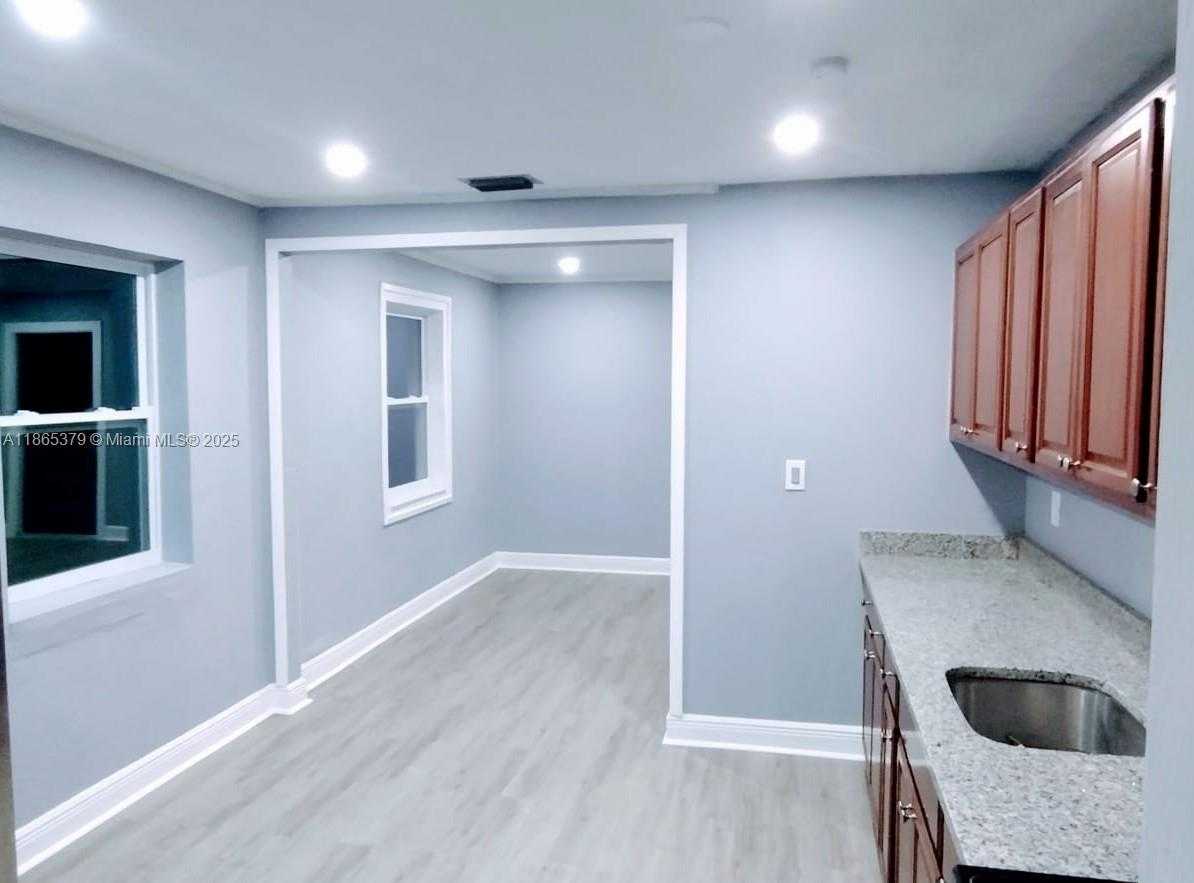 Small Image of 849 WEST 2ND ST #B, Riviera Beach Number 17