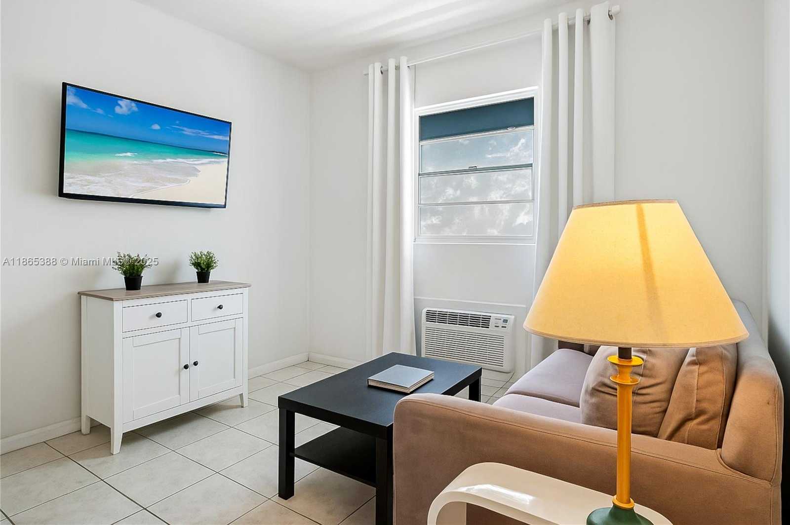 Small Image of 335 OCEAN DR #306, Miami Beach Number 3