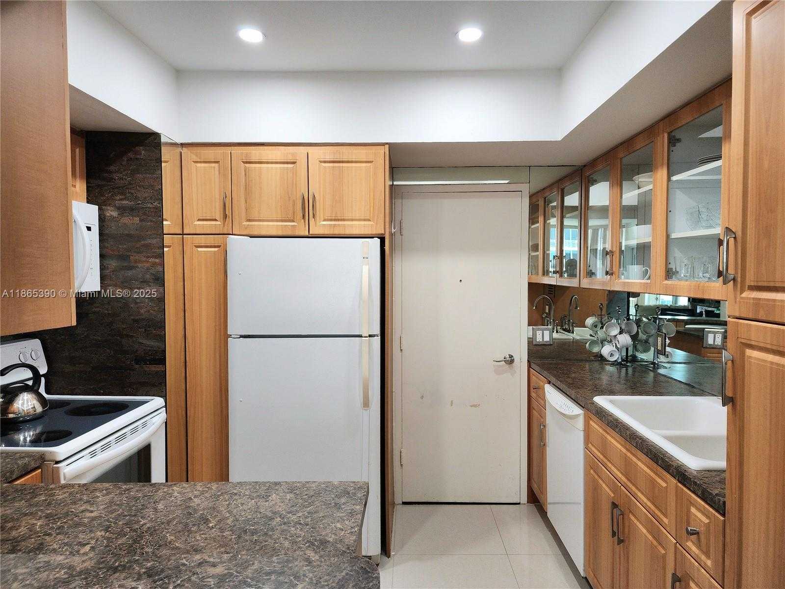 Small Image of 3505 SOUTH OCEAN DR #1217, Hollywood Number 8
