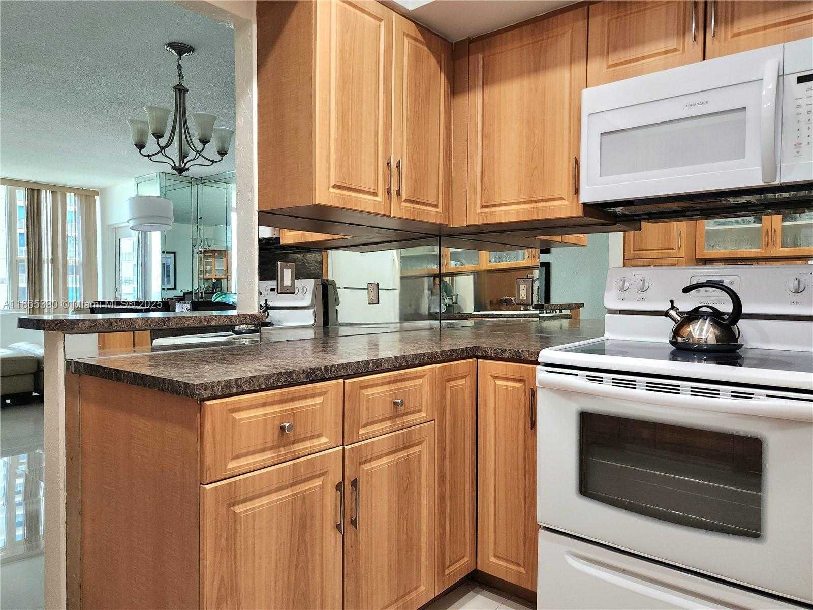 Small Image of 3505 SOUTH OCEAN DR #1217, Hollywood Number 9