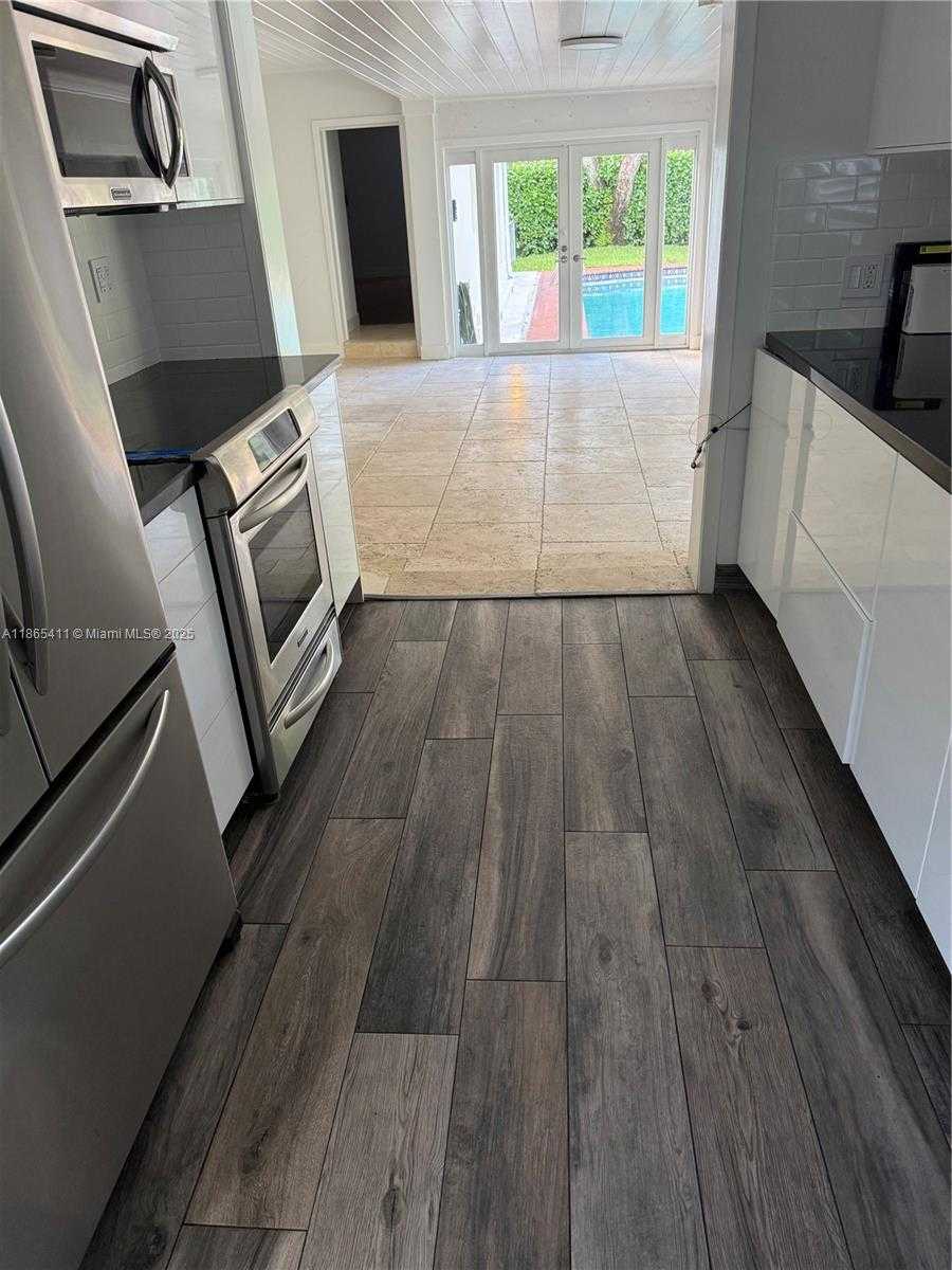 Small Image of 3618 PALMARITO ST, Coral Gables Number 12