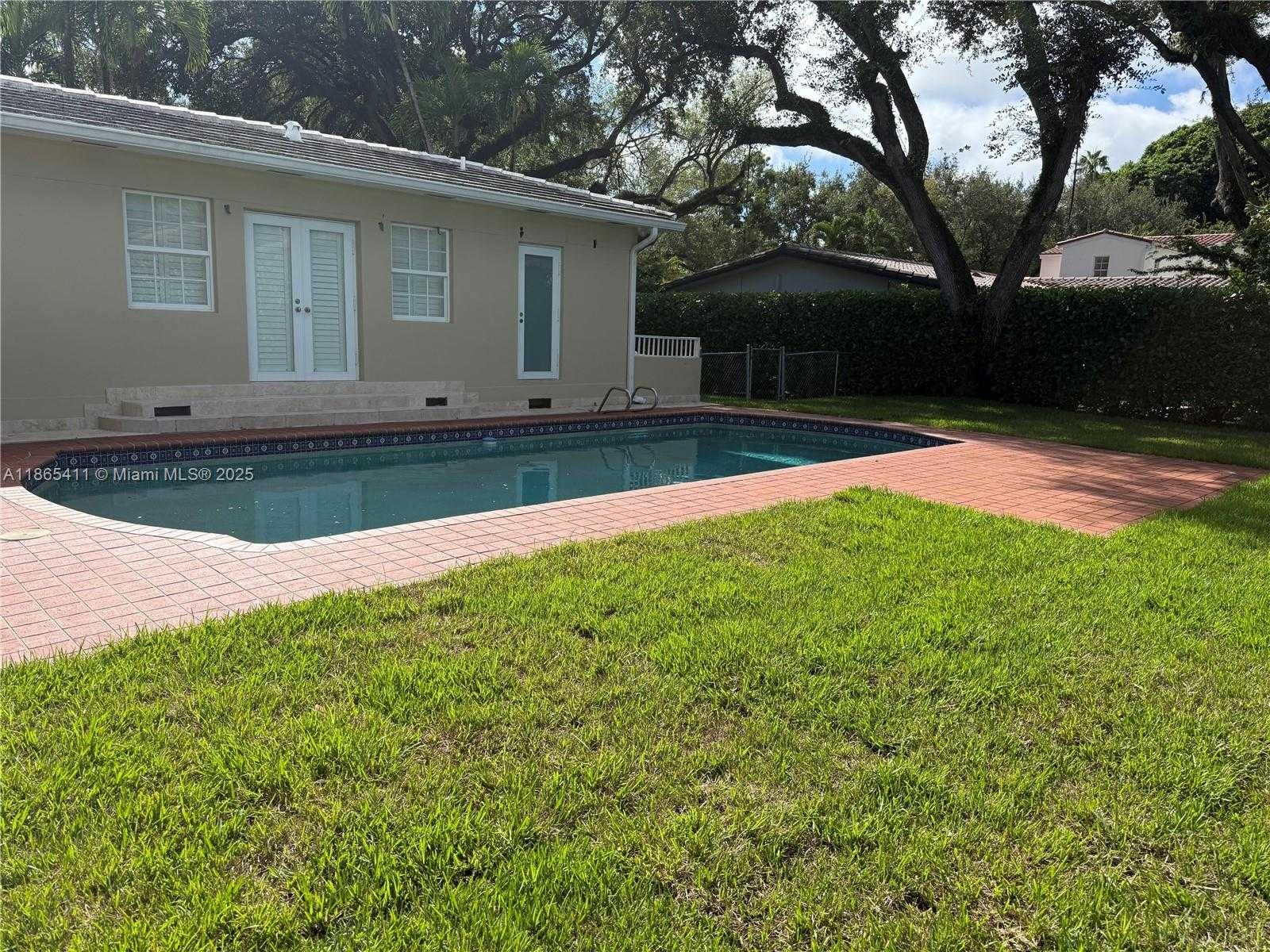 Small Image of 3618 PALMARITO ST, Coral Gables Number 13